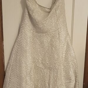 Elegant White Strapless Dress